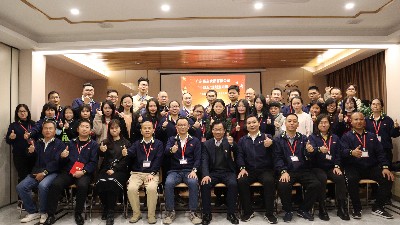 �й�ʯ����ί��У��У������pp�����쵼��������